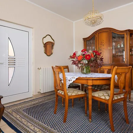 Haus Sara Atemberaubender Meerblick Holiday home Zagorje